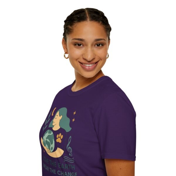 Eco-Friendly Unisex T-Shirt - "Love the Earth, Wear the Change" - immagine 124