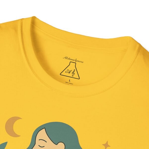 Eco-Friendly Unisex T-Shirt - "Love the Earth, Wear the Change" - immagine 4
