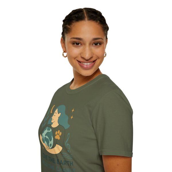 Eco-Friendly Unisex T-Shirt - "Love the Earth, Wear the Change" - immagine 75