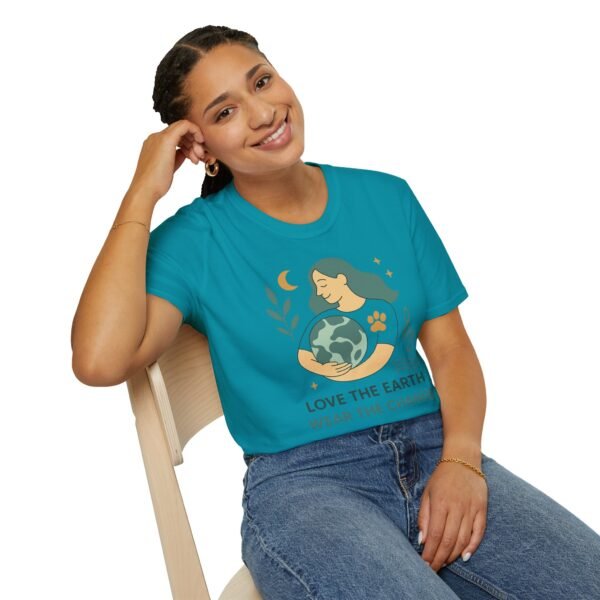 Eco-Friendly Unisex T-Shirt - "Love the Earth, Wear the Change" - immagine 94