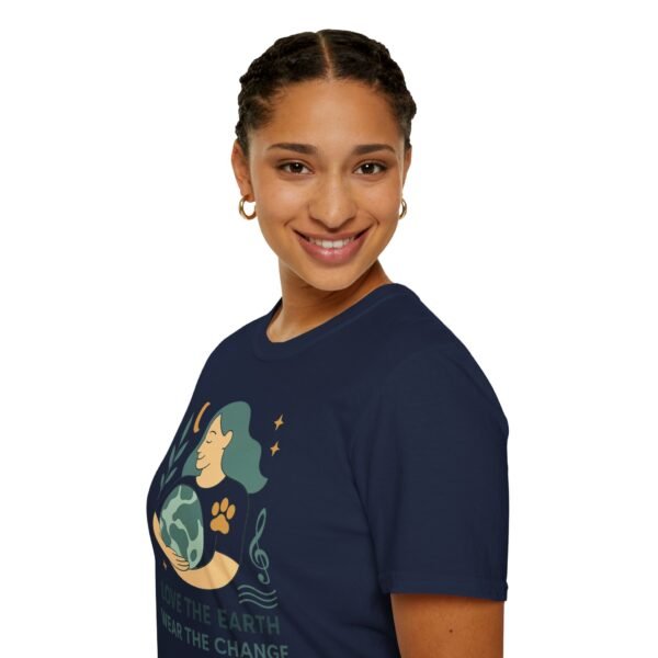 Eco-Friendly Unisex T-Shirt - "Love the Earth, Wear the Change" - immagine 115