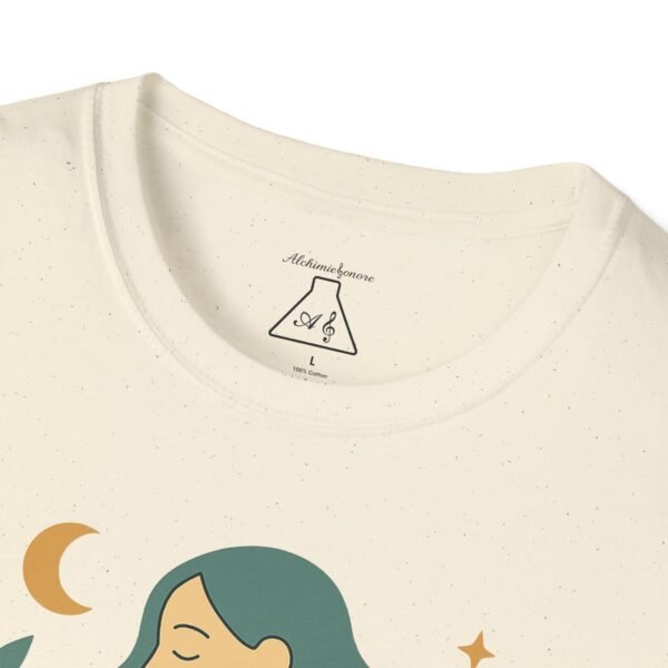 Eco-Friendly Unisex T-Shirt - "Love the Earth, Wear the Change" - immagine 61