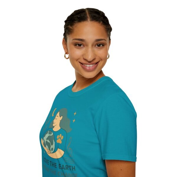 Eco-Friendly Unisex T-Shirt - "Love the Earth, Wear the Change" - immagine 95