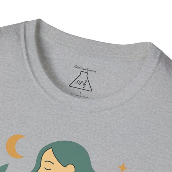 Eco-Friendly Unisex T-Shirt - "Love the Earth, Wear the Change" - immagine 42