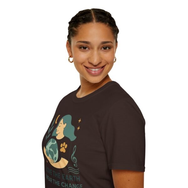 Eco-Friendly Unisex T-Shirt - "Love the Earth, Wear the Change" - immagine 56