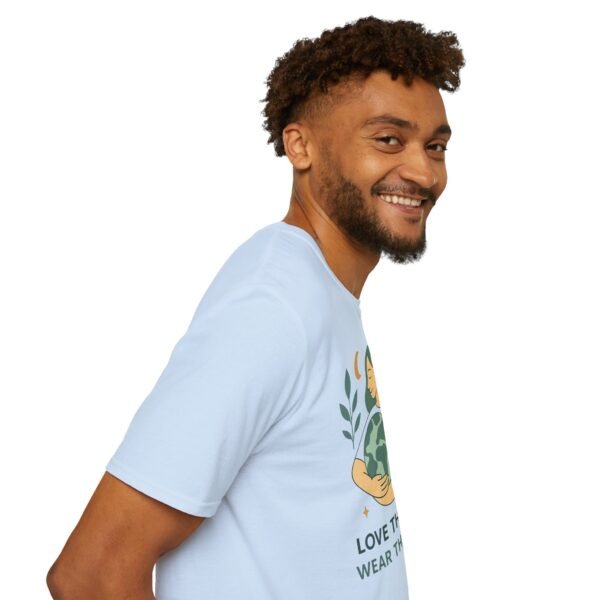 Eco-Friendly Unisex T-Shirt - "Love the Earth, Wear the Change" - immagine 107
