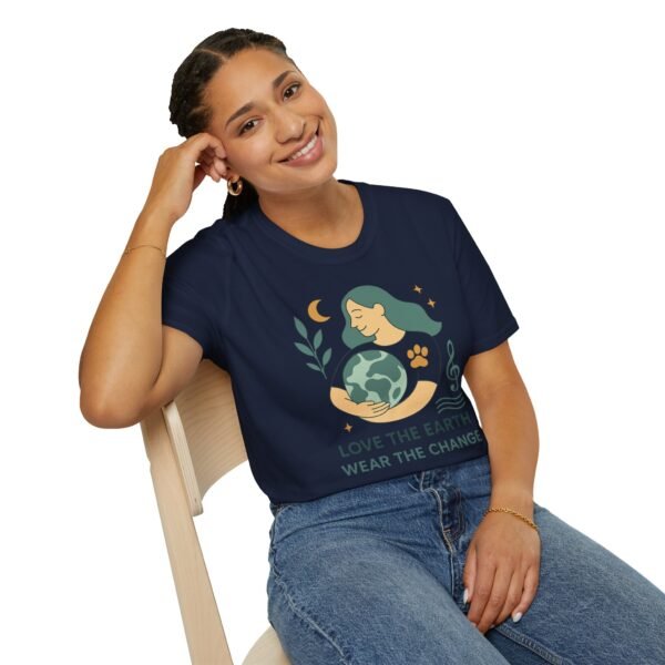 Eco-Friendly Unisex T-Shirt - "Love the Earth, Wear the Change" - immagine 114