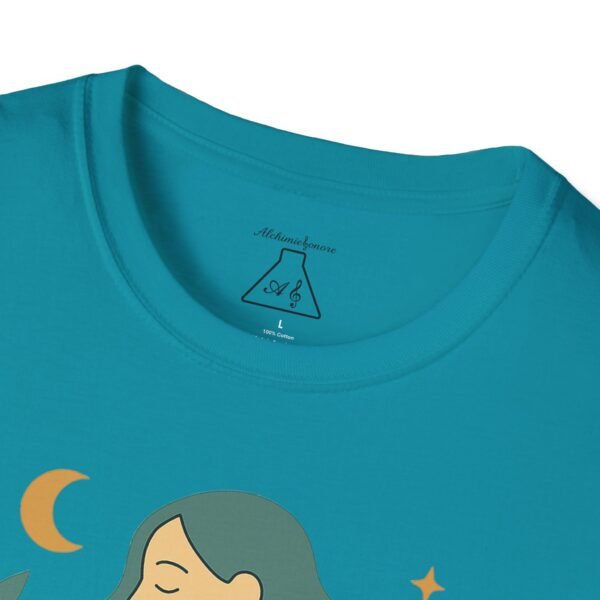 Eco-Friendly Unisex T-Shirt - "Love the Earth, Wear the Change" - immagine 91
