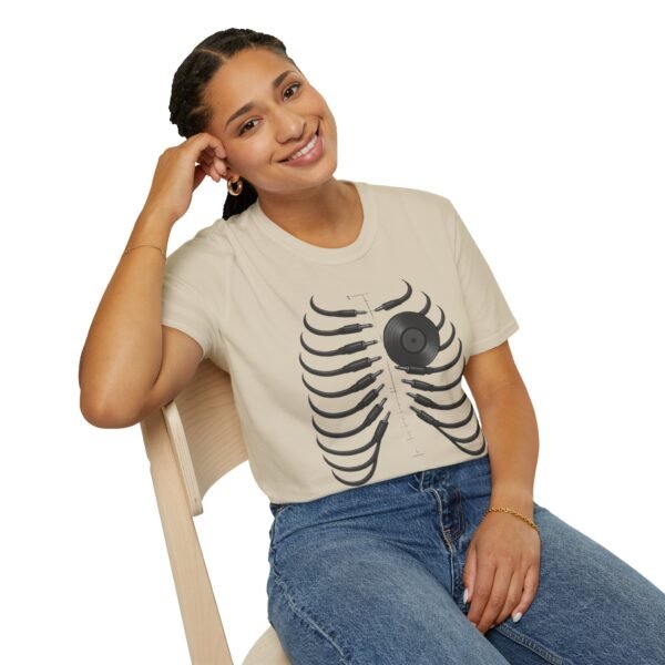Unisex  T-Shirt - Softstyle, Casual"Beat of the Heart - immagine 35