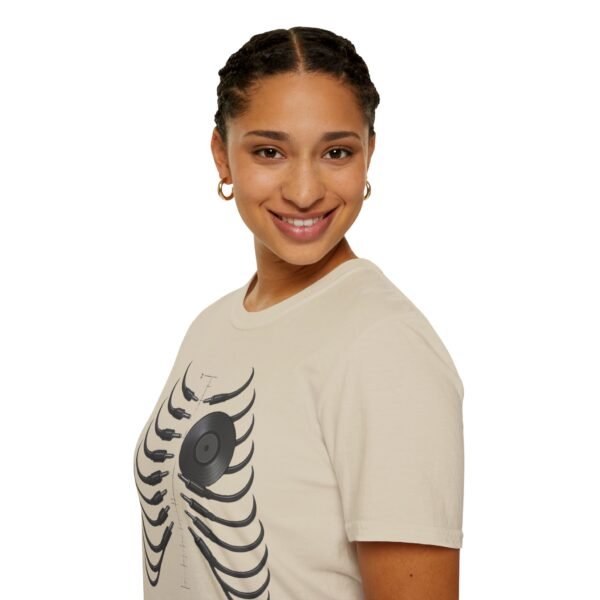 Unisex  T-Shirt - Softstyle, Casual"Beat of the Heart - immagine 36