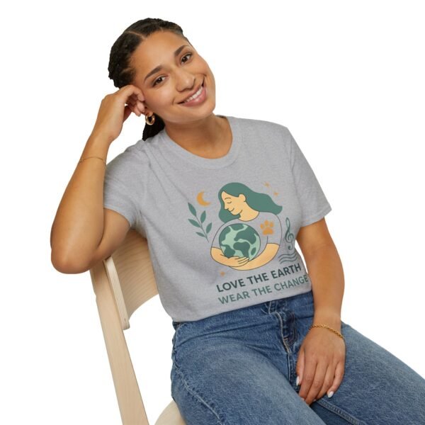 Eco-Friendly Unisex T-Shirt - "Love the Earth, Wear the Change" - immagine 45