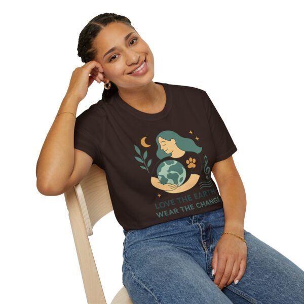 Eco-Friendly Unisex T-Shirt - "Love the Earth, Wear the Change" - immagine 55